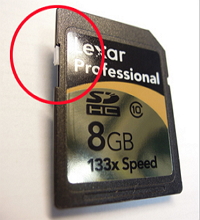 關閉鎖定滑動開關修復記憶卡鎖定錯誤