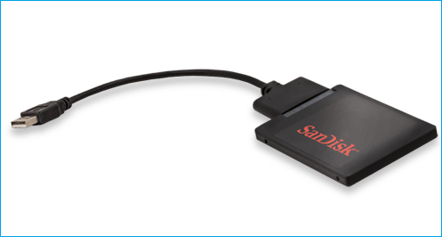 在克隆筆記型電腦硬碟之前將您的 ssd 連接到硬碟