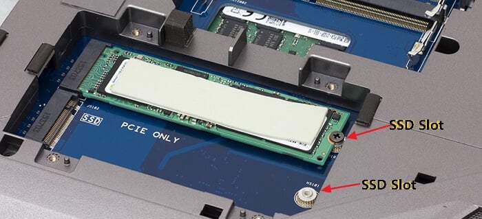 檢查筆記型電腦上的 SSD 插槽